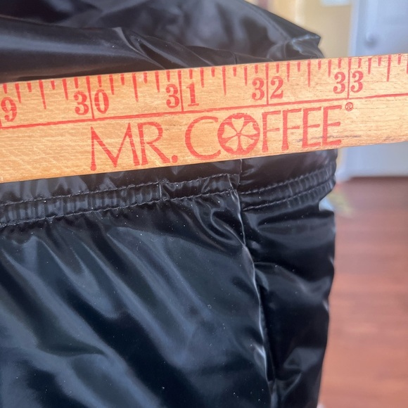 Wild Fable Women's plus size  Iridescent Cropped
 Black Puffer Vest - Picture 6 of 9